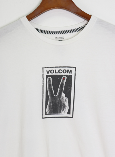 VOLCOM t shirt